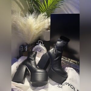 Naked Wolfe Sugar Black size 6 in US